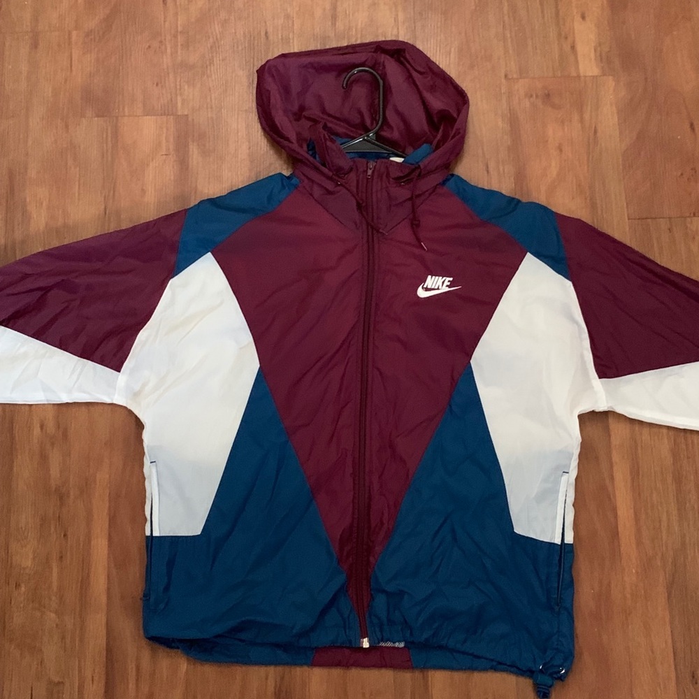 Nike retro windbreaker. Concealable hoodie